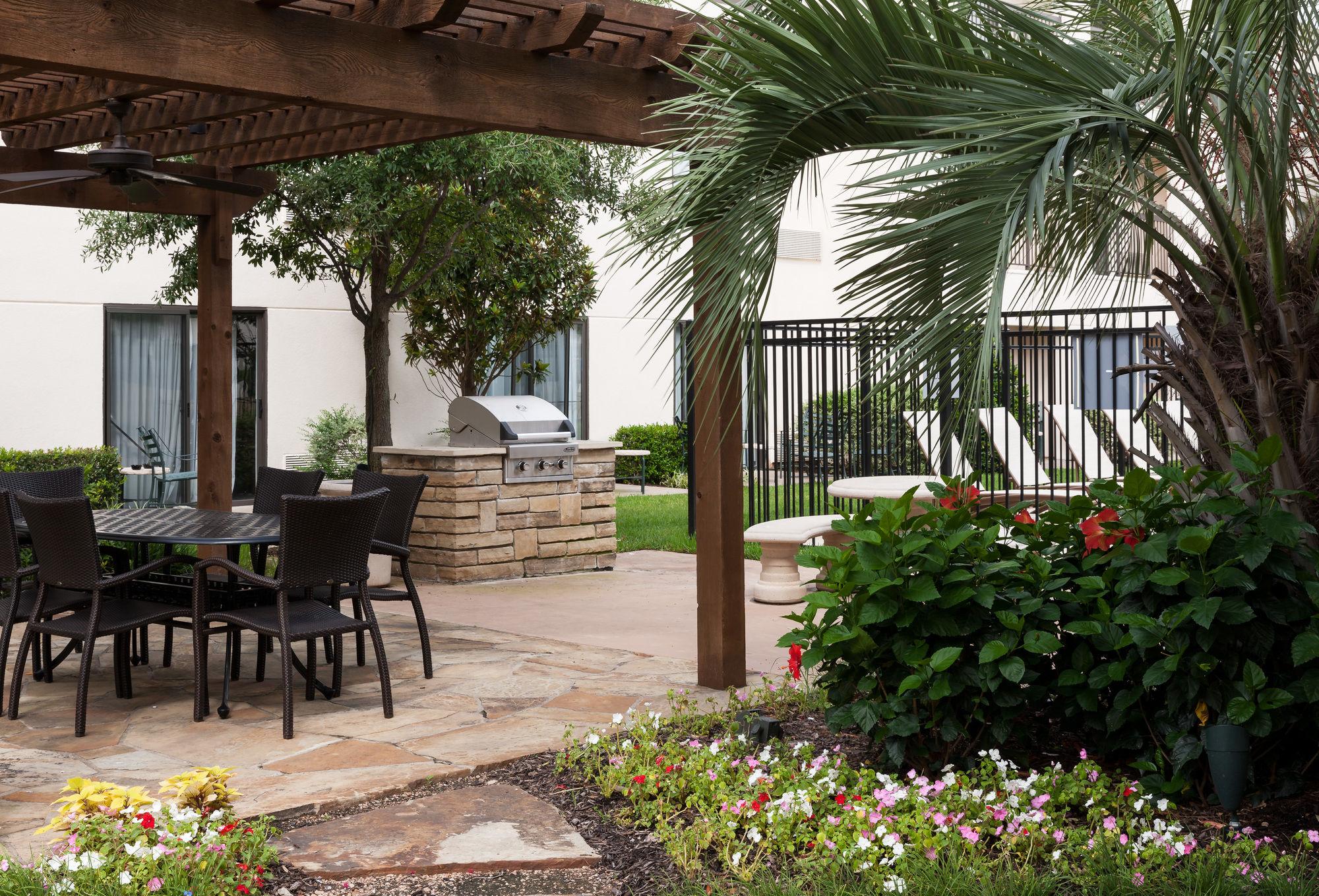 Courtyard By Marriott Waco Hotell Exteriör bild