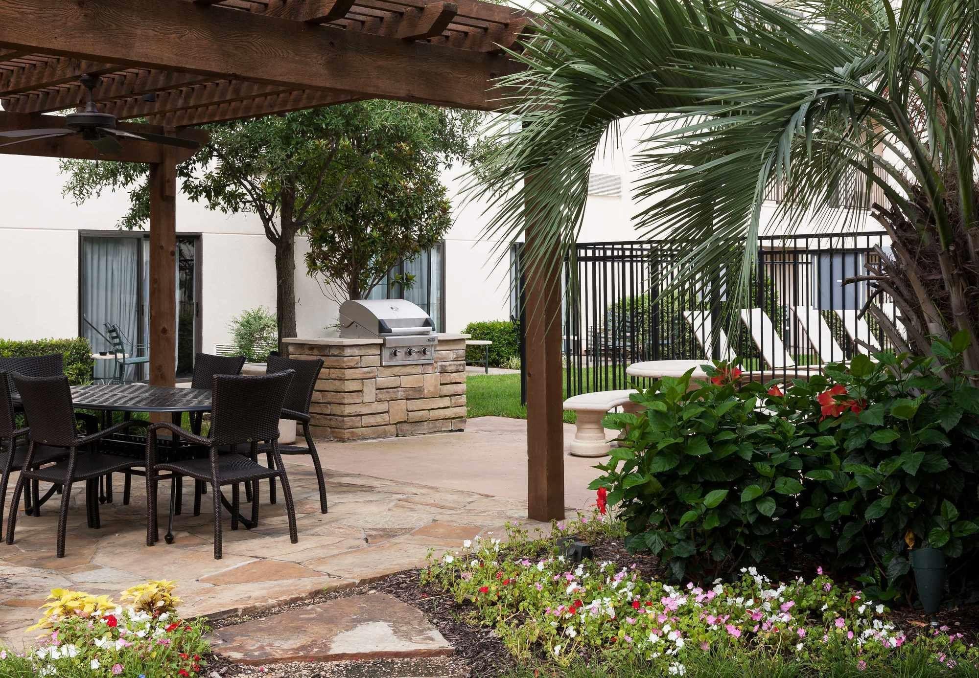 Courtyard By Marriott Waco Hotell Exteriör bild