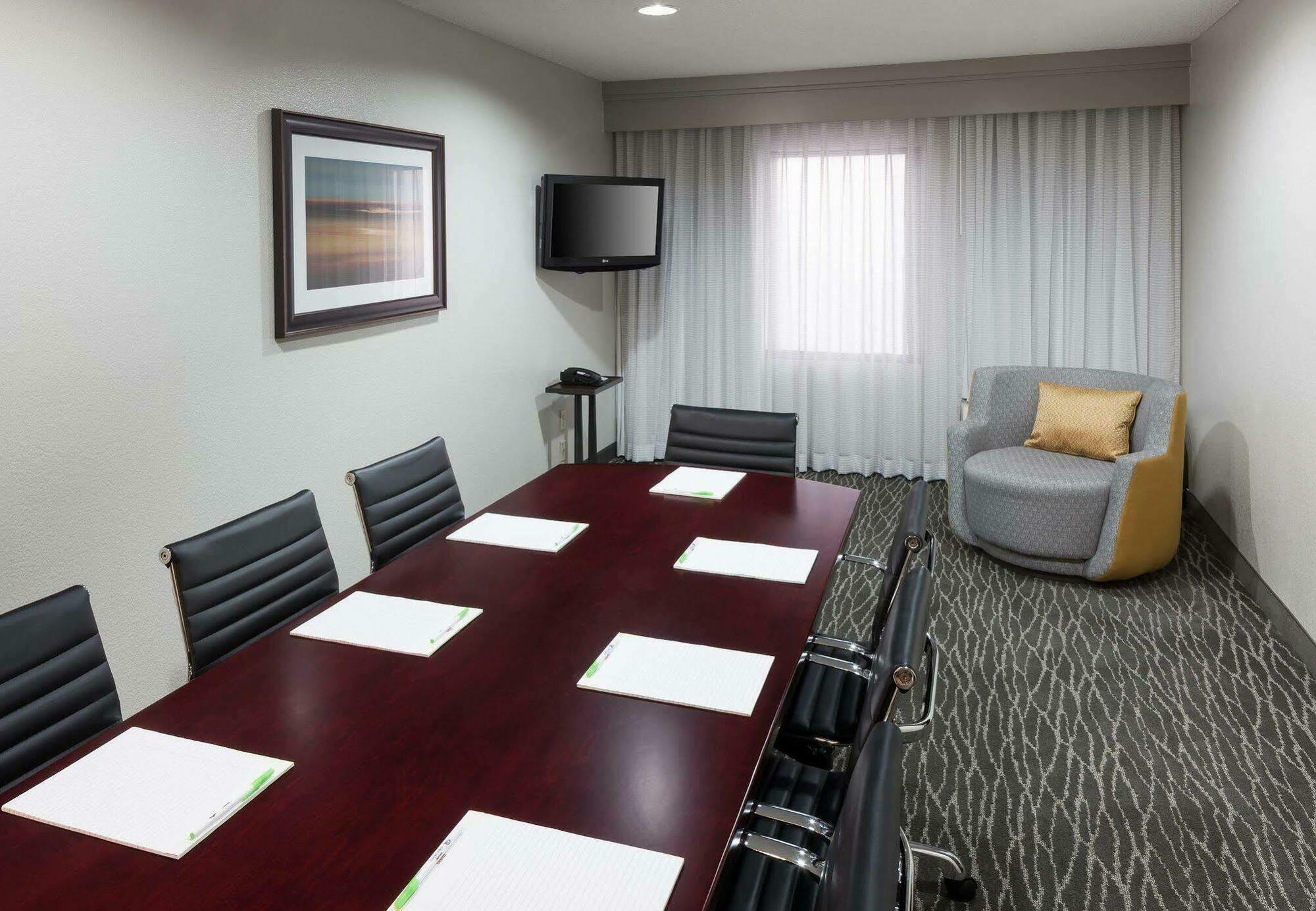 Courtyard By Marriott Waco Hotell Exteriör bild